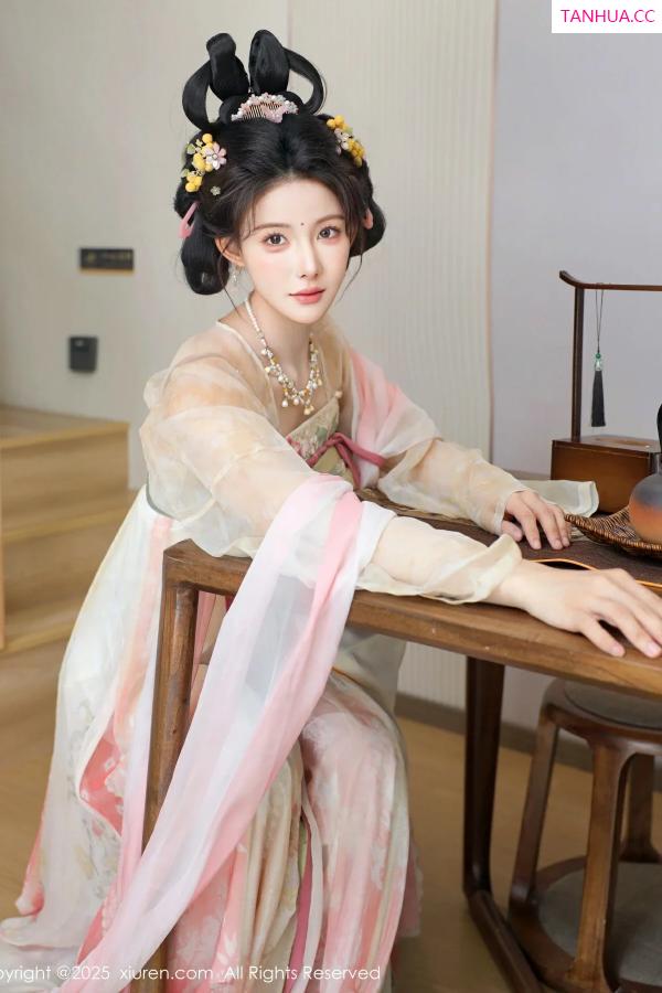   [XiuRen]高清写真图 2025.08.13 No.10645 梨霜儿 古装服饰第15张图片